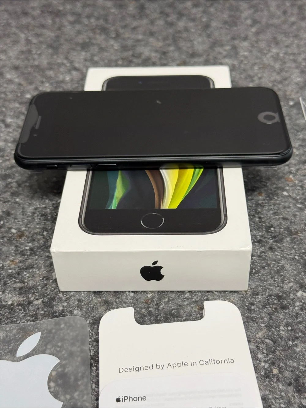 NEW Apple iPhone SE 2020 64GB Black Cricket Wireless (Carrier Locked) MHGELL/A